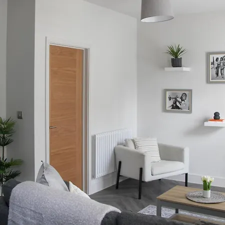 New, Luxury Apartment In Town Centre Cheltenham Exterior photo