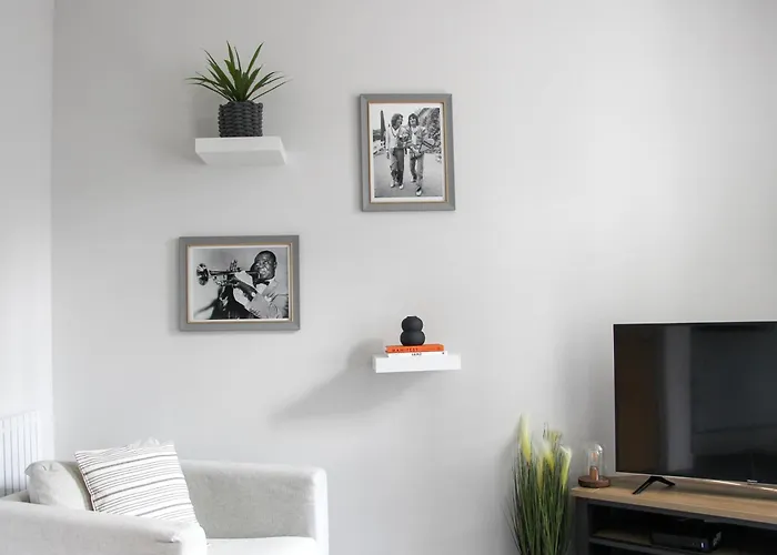 New, Luxury Apartment In Town Centre