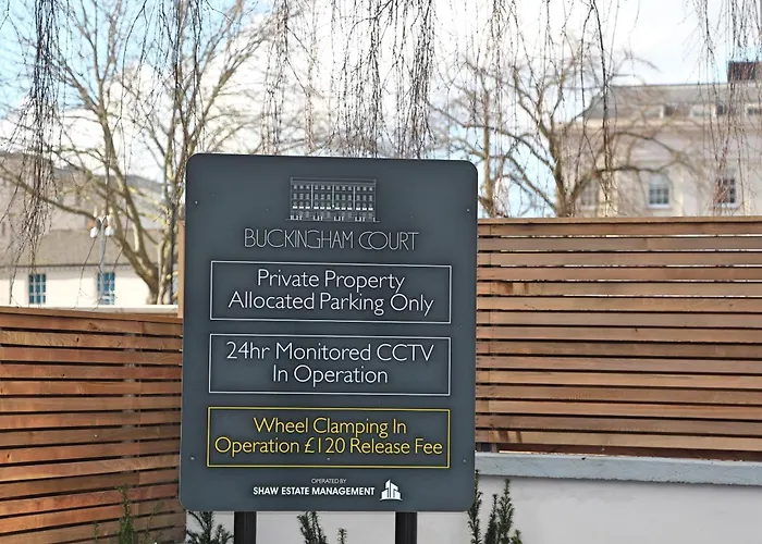 New, Luxury Apartment In Town Centre
