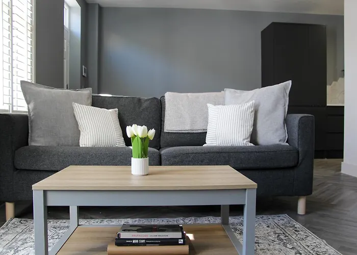 New, Luxury Apartment In Town Centre